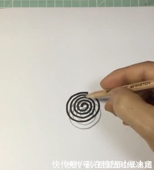 蚊香|美术生画3D蚊香作品,成画后真假难辨,网友:居然能点燃?