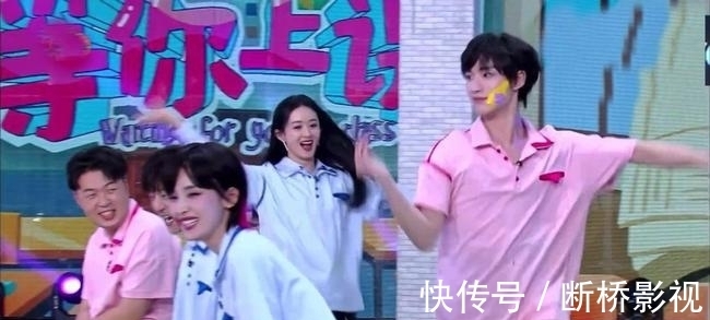 谢娜|赵丽颖参加《快本》预告片曝光，卖力烘托气氛，助阵好友谢娜回归