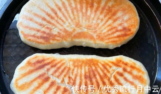 自从学会这个烤饼的做法,早餐更美味了,外皮酥脆,内里多层柔软!