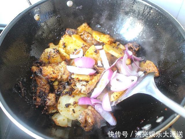 入味|排骨还有干锅做法撒把辣椒,香辣入味下酒又下饭