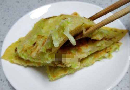 这菜别再炒着吃,用它来煎饼,可比韭菜好吃多了,吃过就忘不了