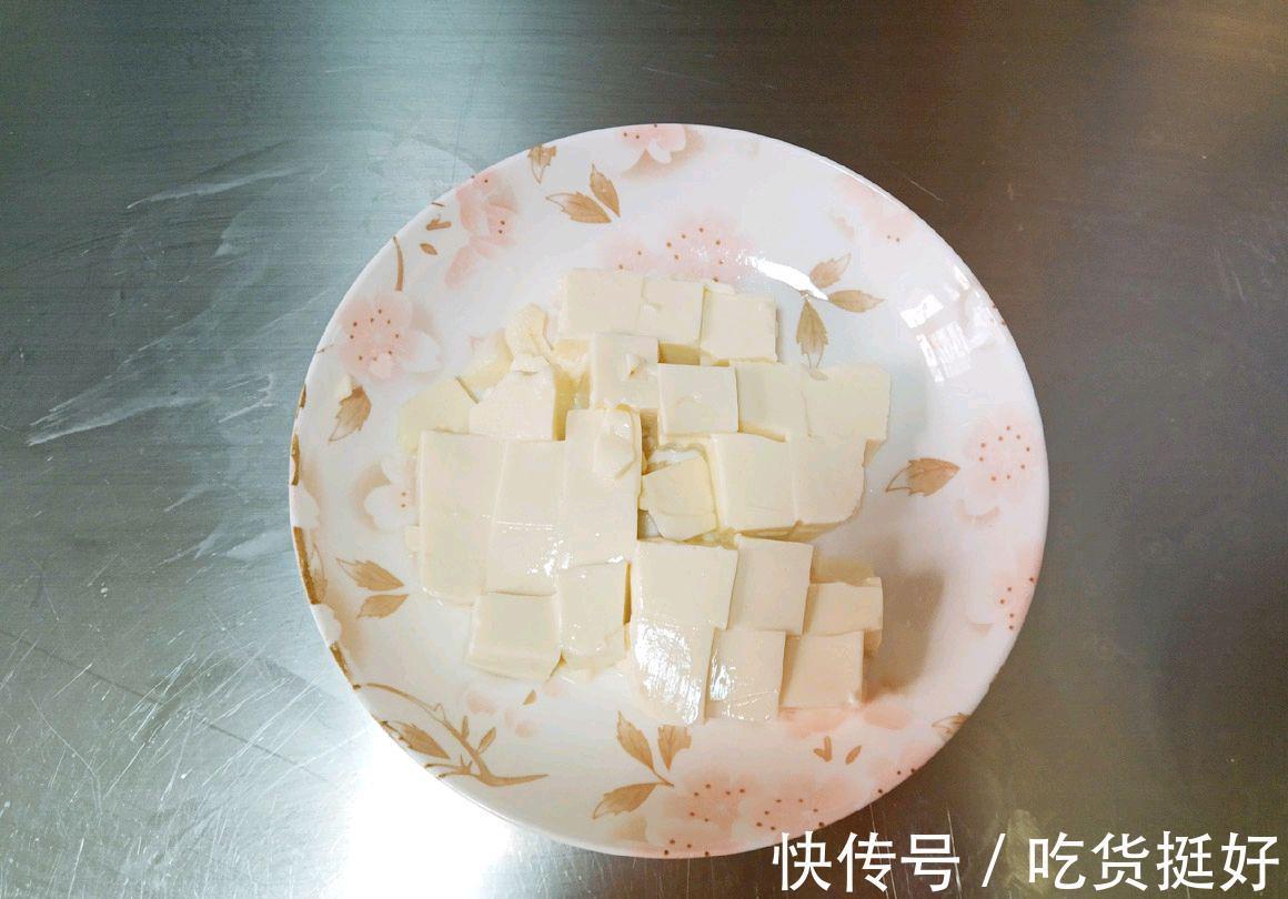虾滑豆腐白菜汤|虾滑豆腐白菜汤：豆腐软糯，白菜脆爽，而虾滑Q弹软滑，这味绝了