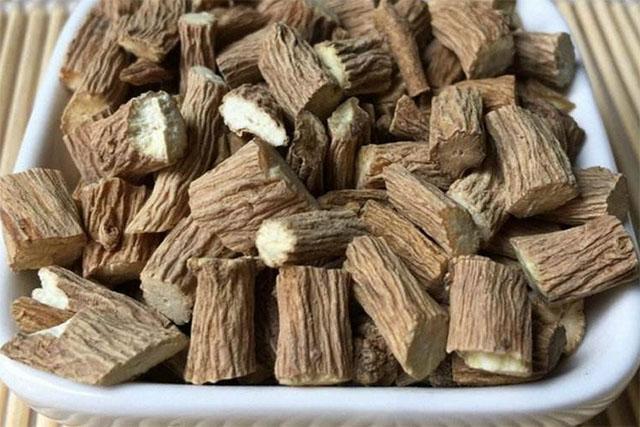 月经量少和宫寒有关谨记多喝3种水,驱寒气