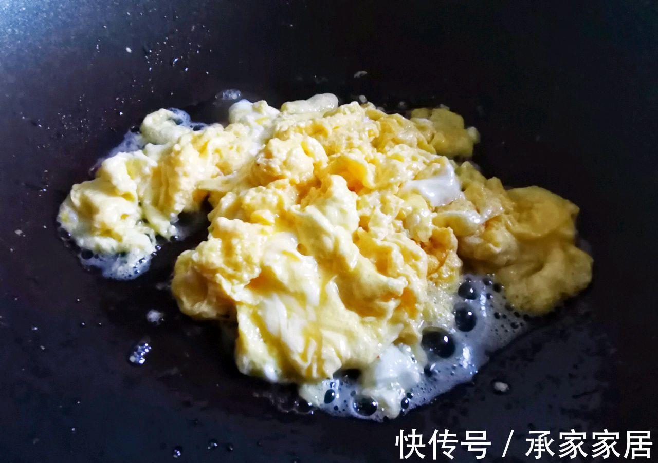 水淀粉|秋天多给家人喝虾仁菇菌汤，营养丰富，做法简单，鲜美可口