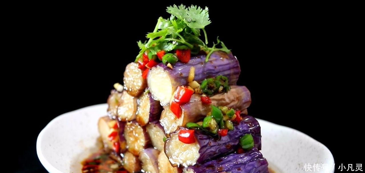 茄子别再炒着吃了,教你一种新做法,比大鱼大肉香,做三根不够吃