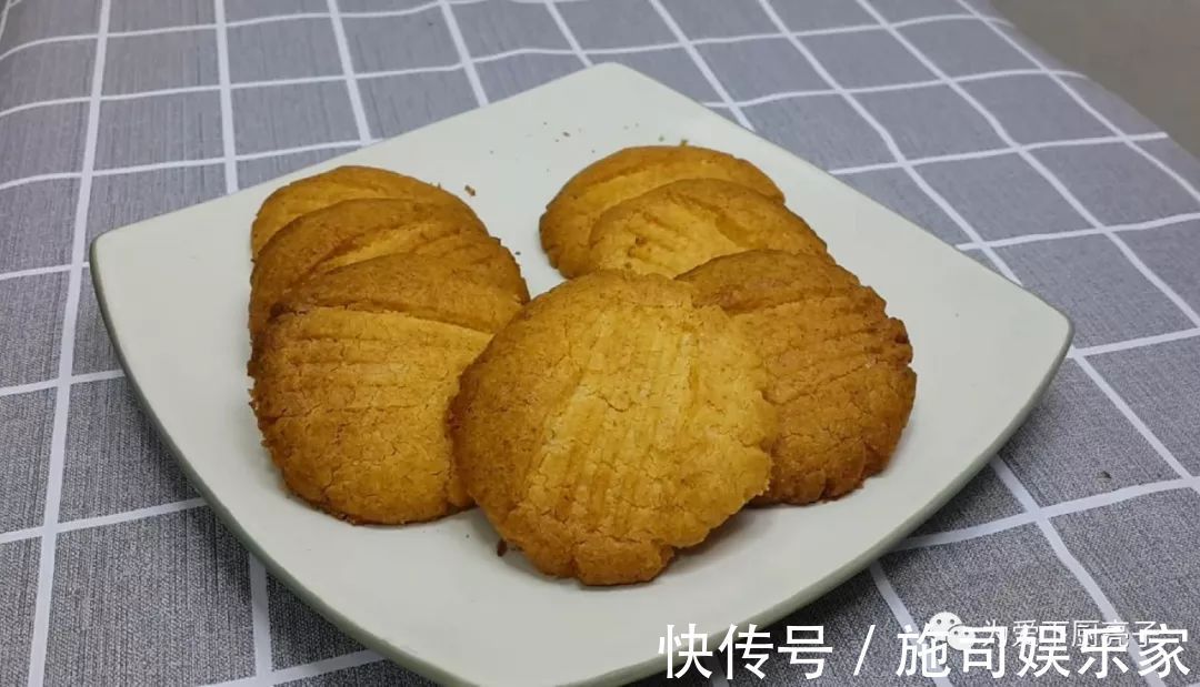 2勺面粉,1个鸡蛋,筷子搅一搅,做法比油条简单,比麻花都好吃