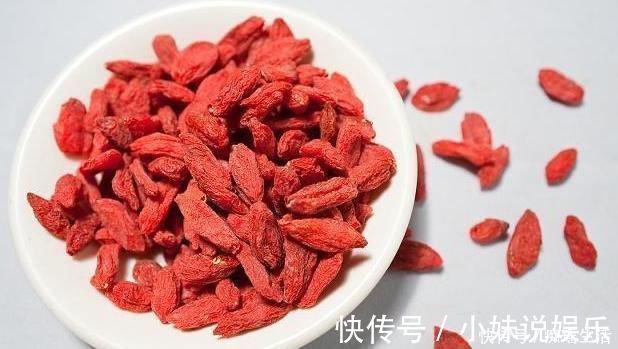 金银花|蒲公英有个“好搭档”,搭配饮用,坚持30天后,让你更年轻!