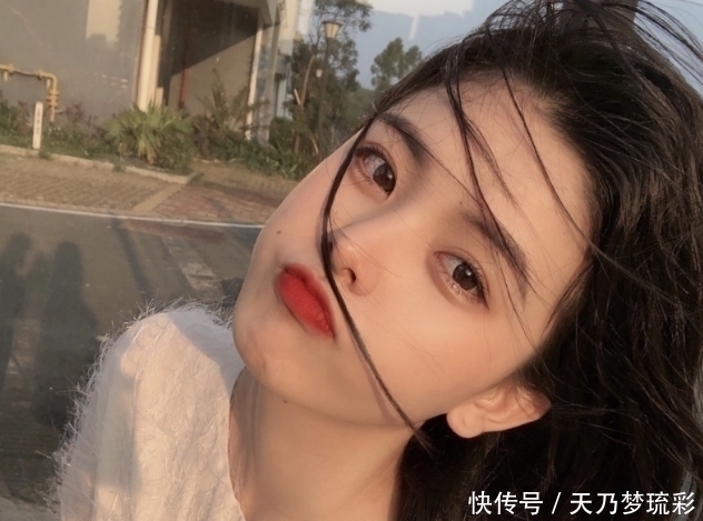 校花|女生“塌鼻子”太难看坚持3动作,逆袭“水滴鼻”,校花都在偷偷学