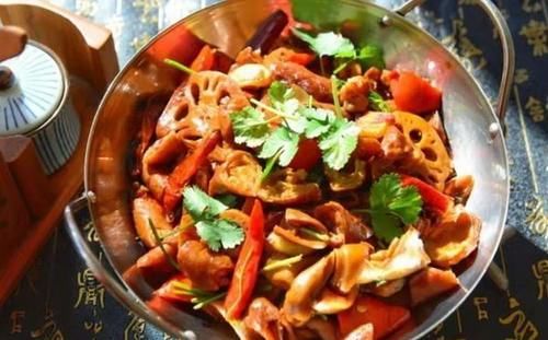  肥肠|干锅肥肠的正宗做法，一学就会，又香又脆，越吃越上瘾