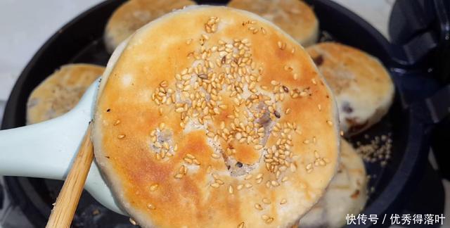 油酥|烧饼这样做才香酥,锅里烙一烙,比买的还好吃,咬一口就香酥掉渣