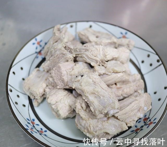 风味啤酒炖排骨,软烂脱骨,味道鲜美!风味啤酒炖排骨,软烂脱骨,味道鲜美!