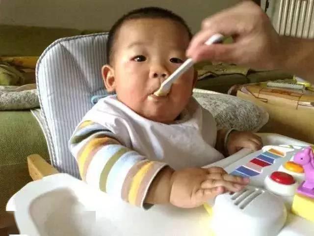 孩子|7岁男娃长期积食，婆婆发现后煮了一碗水，医生：有文化的老人