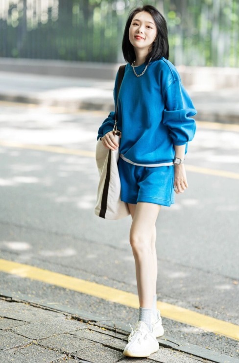 大长腿|小个子女生别总穿长裤,试试“下半身失踪”穿搭法,显高又洋气