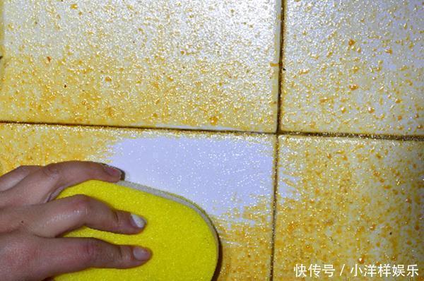 懒办法|厨房墙面又脏又油,教你个懒办法,不用擦不用刮,1分钟清理干净