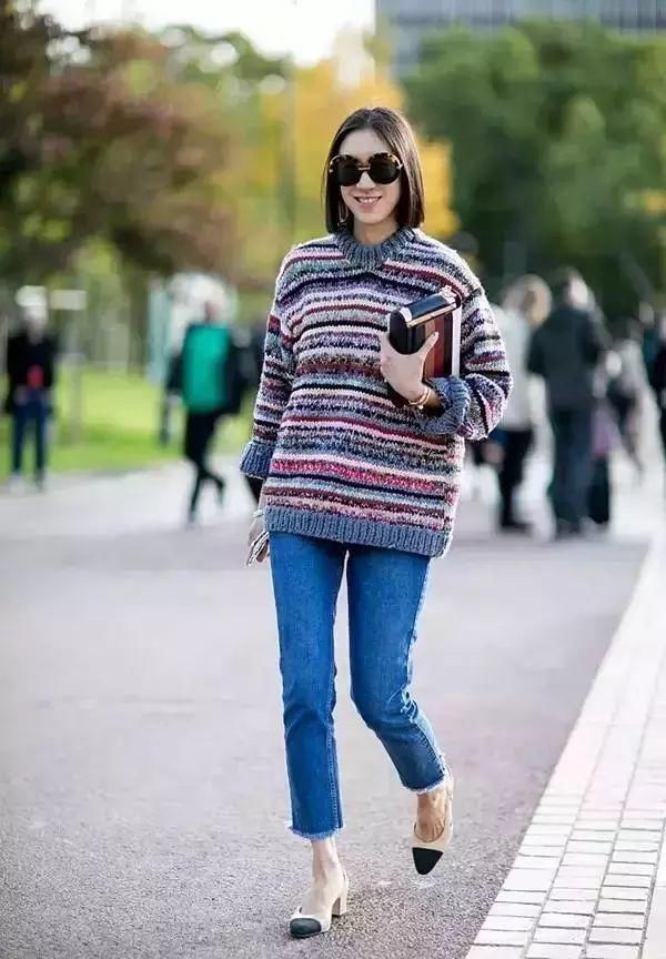 女人这样穿毛衣，从初秋时髦到寒冬！