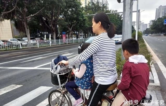 独生子女家庭|独生家庭的父母，晚年时会羡慕二胎家庭吗过来人用经历告诉你