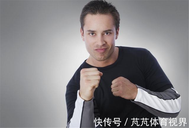 丑态|男性出现几个“丑态”,说明开始衰老了,你若不占,恭喜还年轻