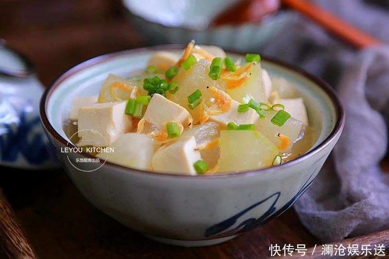 锅中倒入|下班到家吃什么6道菜,好吃好做不长肉