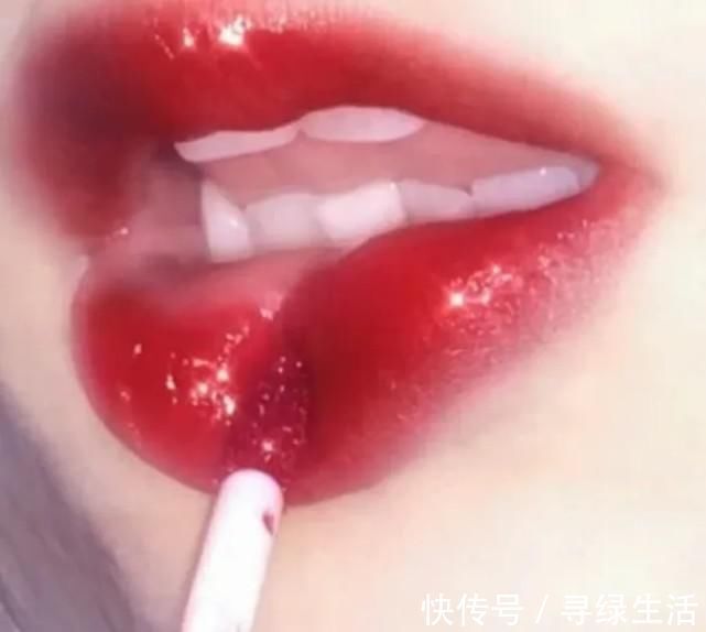 口红|女生常对“嘴唇”做这3件事，会越长越美，80％都不自知，难怪没人追