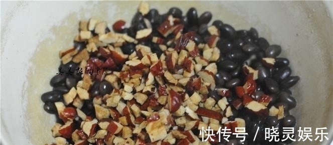 木薯粉|女人常吃这种“碱性食物”,大鱼大肉都不如它,营养不比牛奶差!