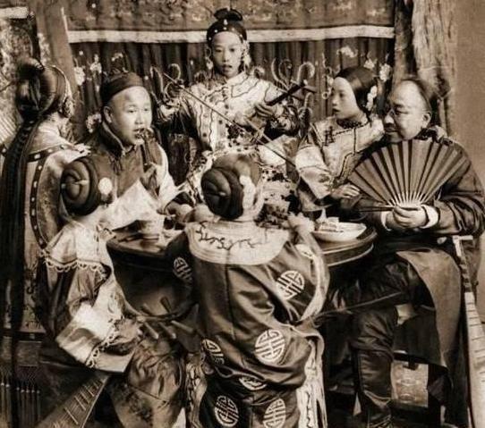 真实|晚清青楼女子真实照片，可能跟你想象差别很大，最后一图姿势很美