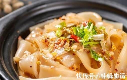 芝麻酱调稀，用水还是用油大厨这么做，丝滑细腻味道香