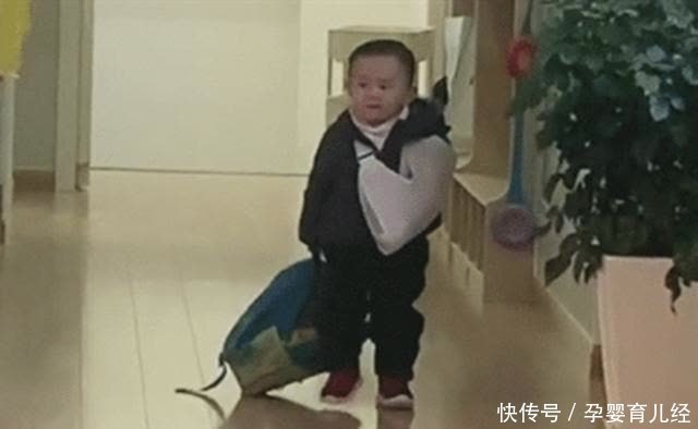 孩子|“幼儿园的扛把子”小朋友装帅耍酷毫无违和感,网友:天生王者?