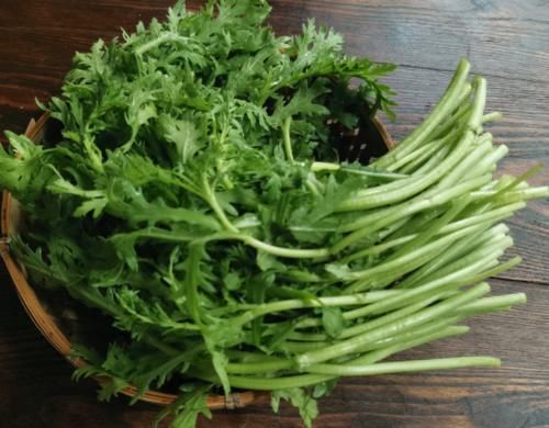 蔬菜|中老年女性适合多吃三种蔬菜，营养价值高、抗衰老，早知道早好