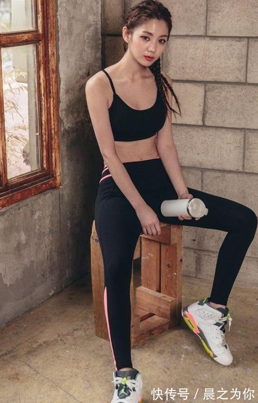 时尚 修身打底裤:时尚靓丽的美女,展现优美的身姿!