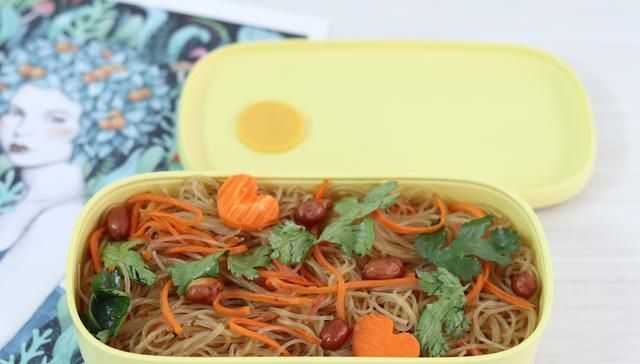 爽滑|晒晒我的午餐,爽滑可口,又酸又辣很入味,同事看到都想夹一筷子