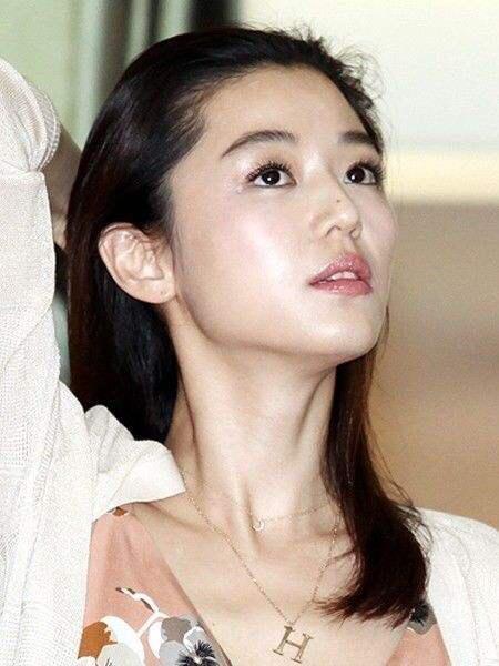 美人在“骨”不在皮，脸部有这4个特征就是骨相美人，越老越耐看