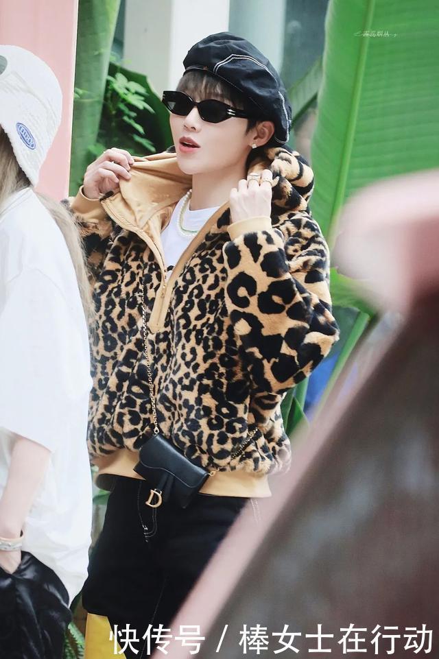 比刘雨昕舞蹈更IN的,是她的“无性别时尚”