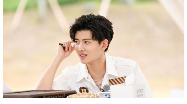 《嗨放派》成员官宣跨年演出,任嘉伦却无缘舞台,为拍戏做准备