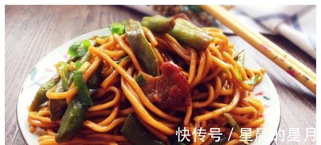 西红柿|别吃西红柿煮面了，我家面条这样吃，一周能吃六次，孩子最爱！