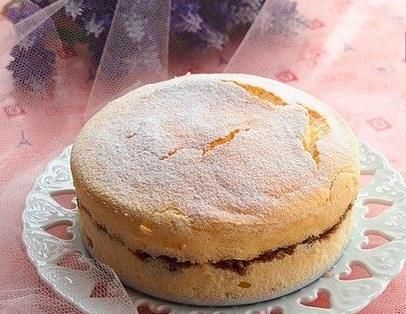 酸奶核桃蛋糕，简单易做，一样很滋润的感觉，入口即化