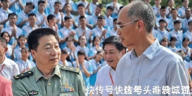 古朗月行!杨利伟落地后为何不再上天自传中亲口说出真相,国人潸然泪下!