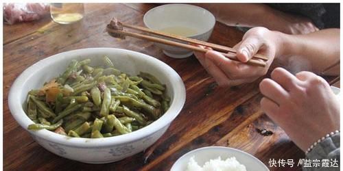 绿叶蔬菜|隔夜菜真的不能吃吗专家能吃,但有一种菜隔了夜真的不建议吃