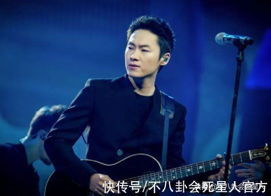 《好声音》悄然变味，8位导师成焦点，学员的风头都被抢了