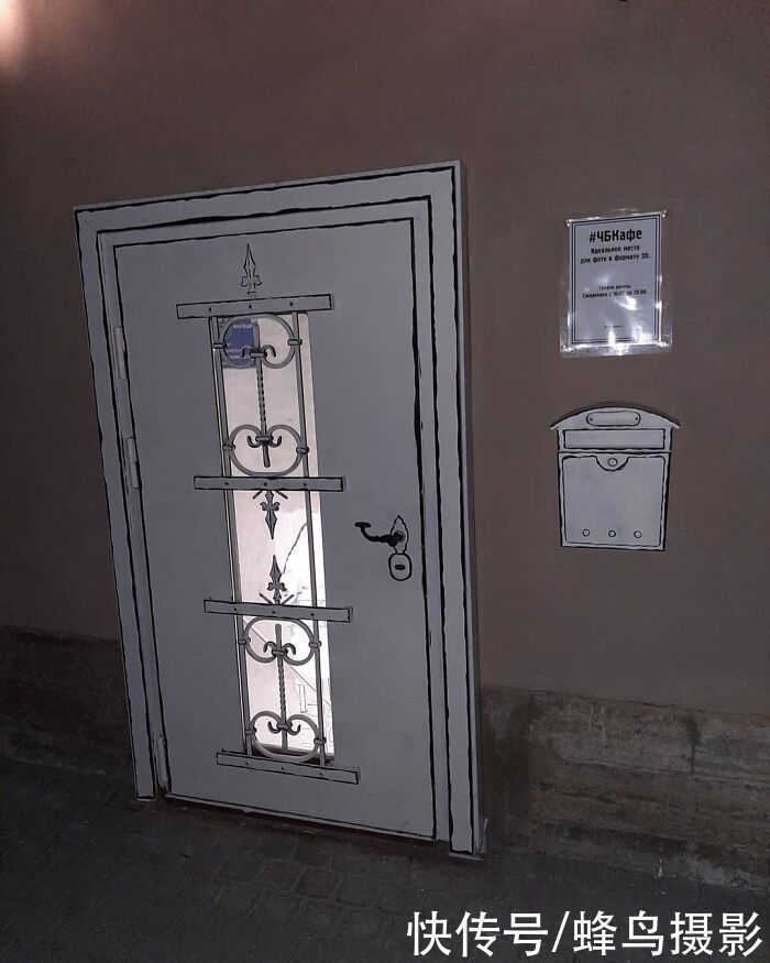 速写本|俄罗斯网红打卡地2D咖啡馆,好像走进漫画,里面待久了人都不好了