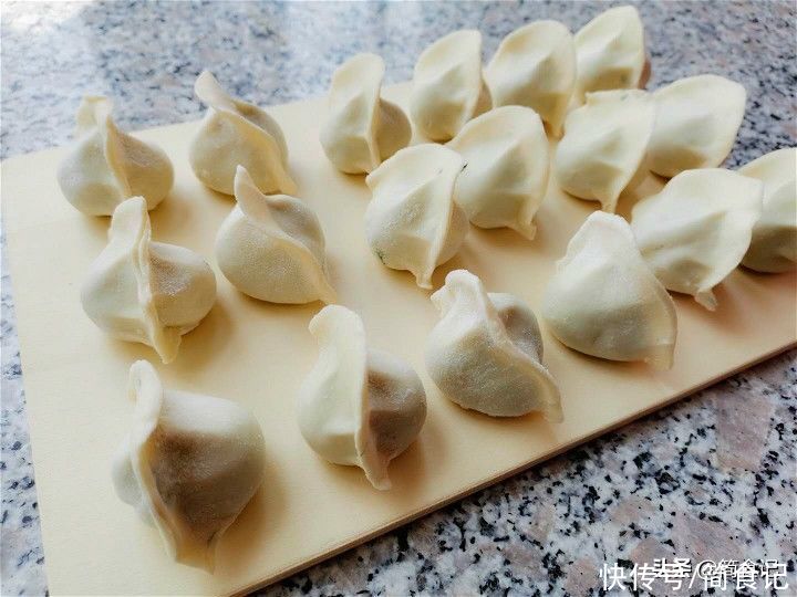 白菜|夏天，就喜欢这素馅饺子！比白菜好吃，比韭菜味浓，错过再等1年
