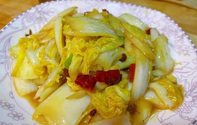 炒白菜，不要切好直接炒，巧用一招，白菜脆爽不出水味道香