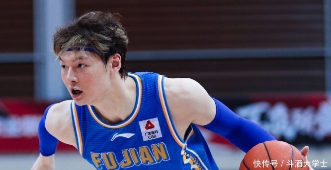 出手|无声逼宫离队?3细节证王哲林出工不出力 对比周琦他已被拉开差距