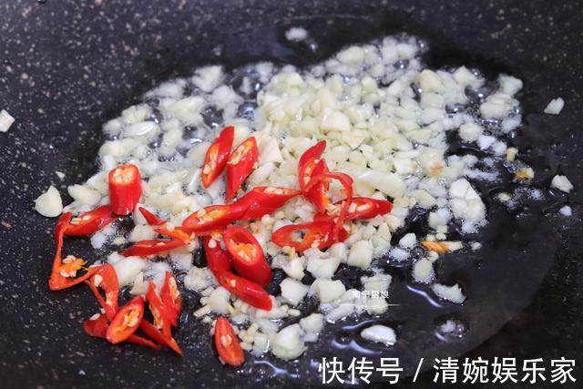 烧茄子|炒茄子时，下锅前多做这一步，茄子不吸油还特别下饭，拿肉都不换