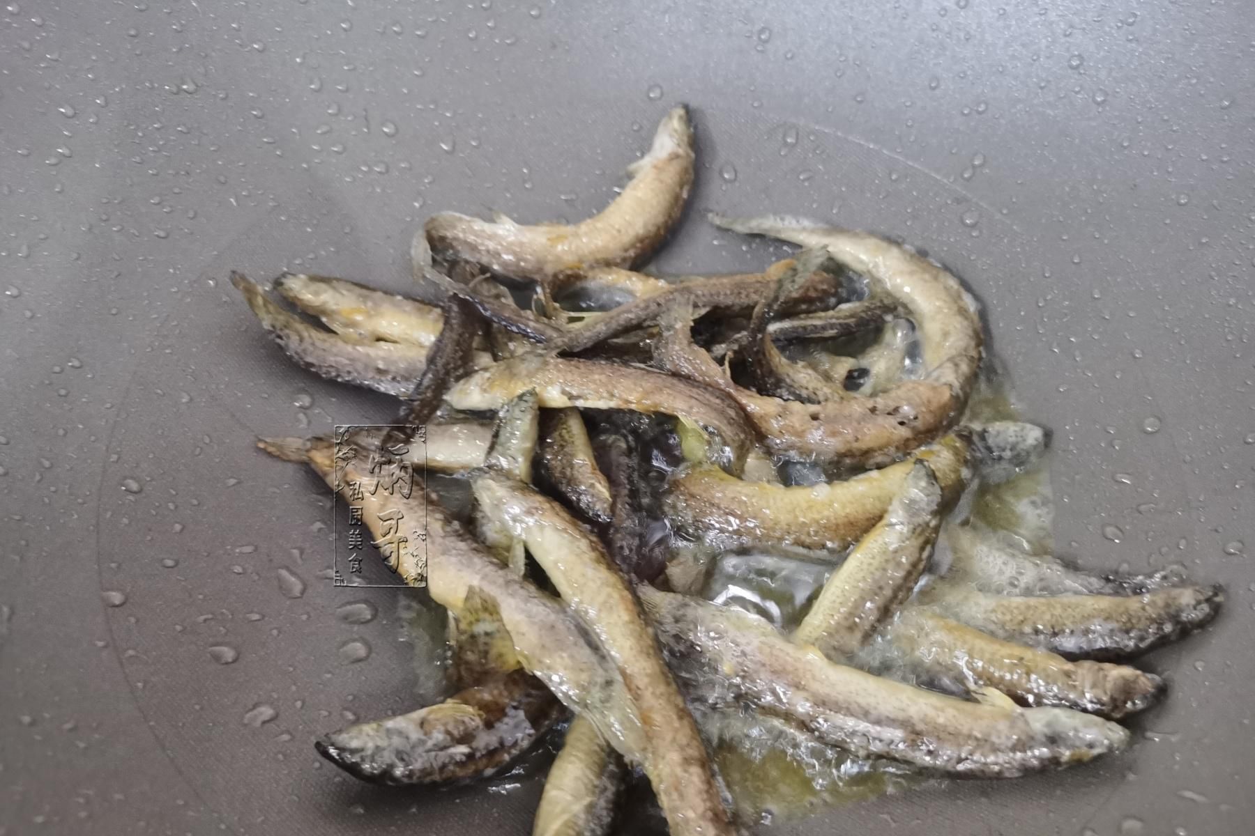 全身都是宝的鱼,营养比鳗鱼还高,河里越来越少了,有钱吃不到!