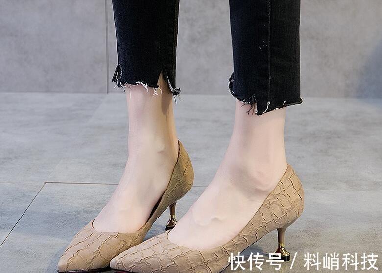 女性|极具魅力的尖头高跟鞋衬托出女性的性感魅力