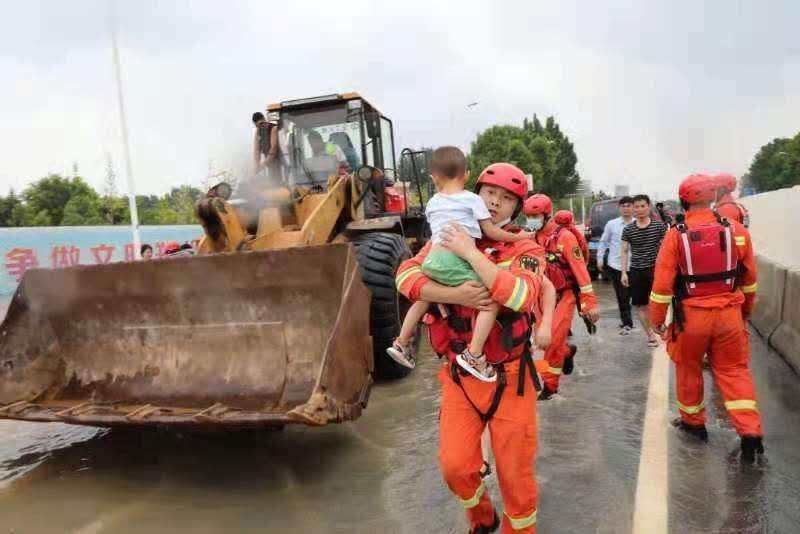 指战员们|安徽消防郑州前线转移遇险群众3373人