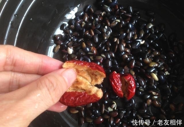 女人气血不足，一定要多吃这菜，调补养颜增强免疫力，好吃又简单