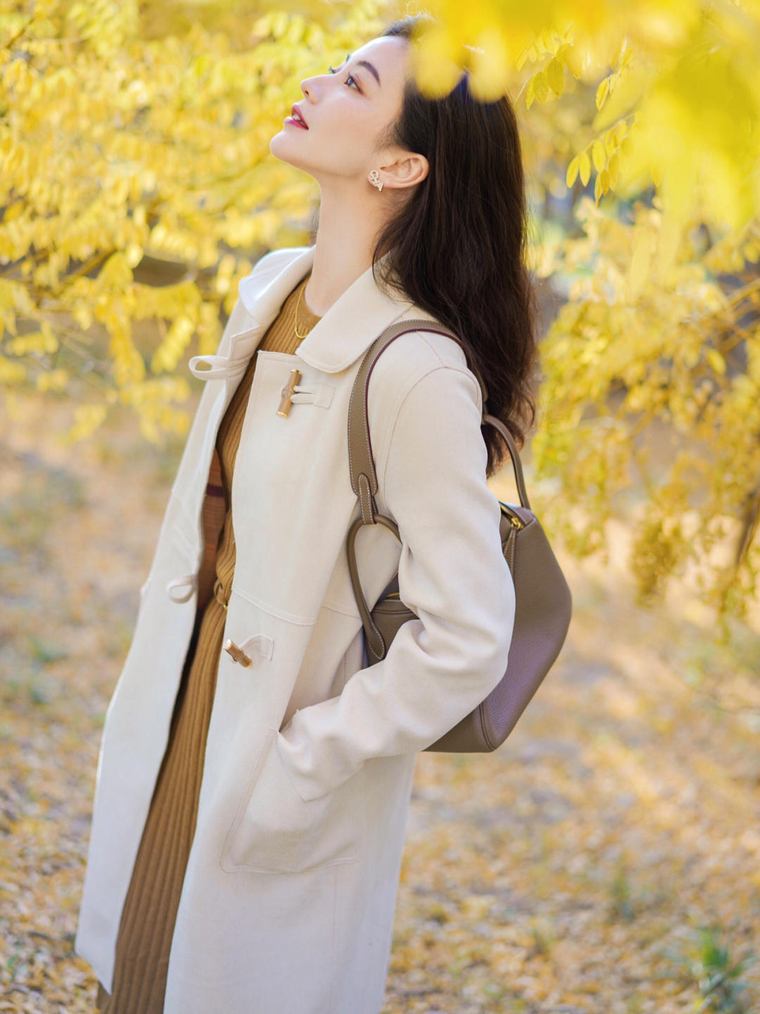 穿搭|今冬试试“针织连衣裙+大衣”的款,既有风度又有温度,绝绝子!