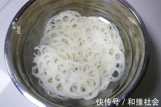 藕片|炒藕片，怎么做才能洁白又脆嫩？才知道，原来有这么多小技巧