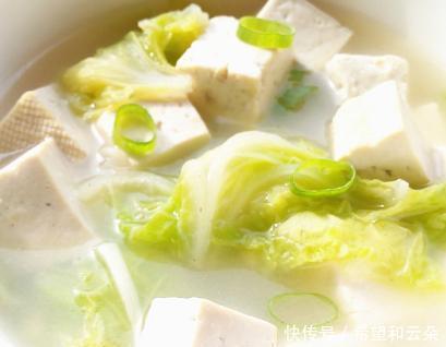 浓味|白菜炖豆腐最简单的做法,只要顺序对了,三两下就做好,汤浓味美